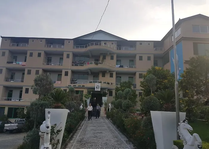 Kuqja Hotel